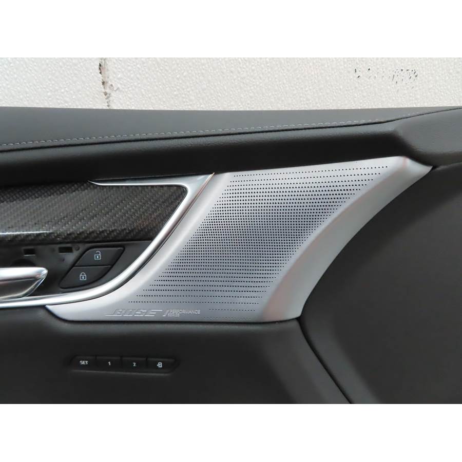 2021 Cadillac XT6 Front door midrange location