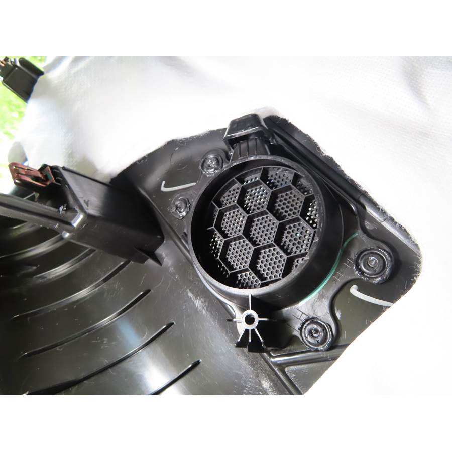 2021 Cadillac XT6 Mid-rear speaker removed