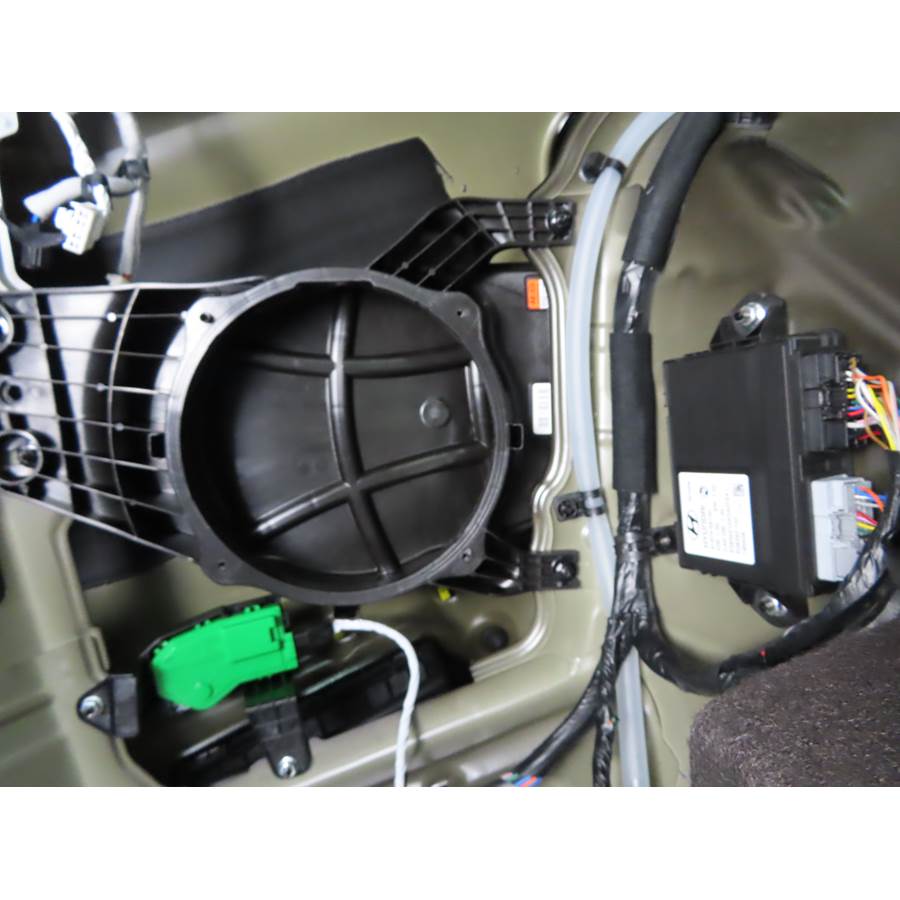 2022 Hyundai Palisade Far-rear side speaker removed