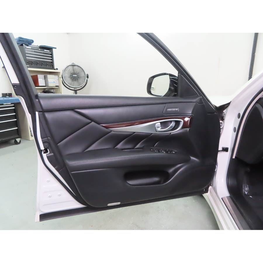 2015 Infiniti Q70 Front door speaker location