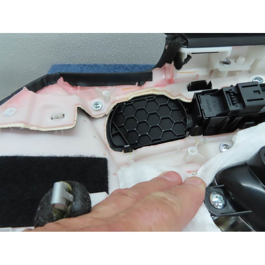 2015 Infiniti Q70 Front door midrange removed