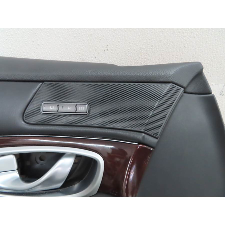 2018 Infiniti Q70 Front door midrange location
