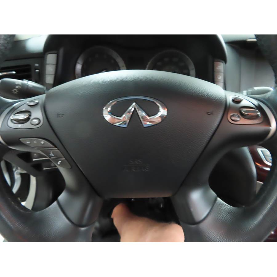 2014 Infiniti Q70 Steering wheel audio controls