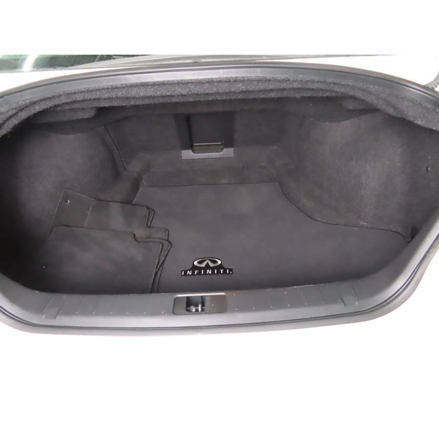2015 Infiniti Q70 Cargo space