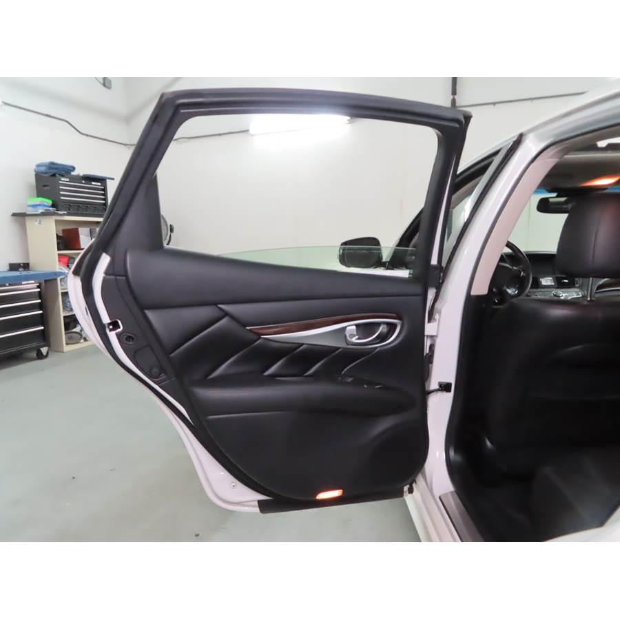 2018 Infiniti Q70 Rear door speaker location
