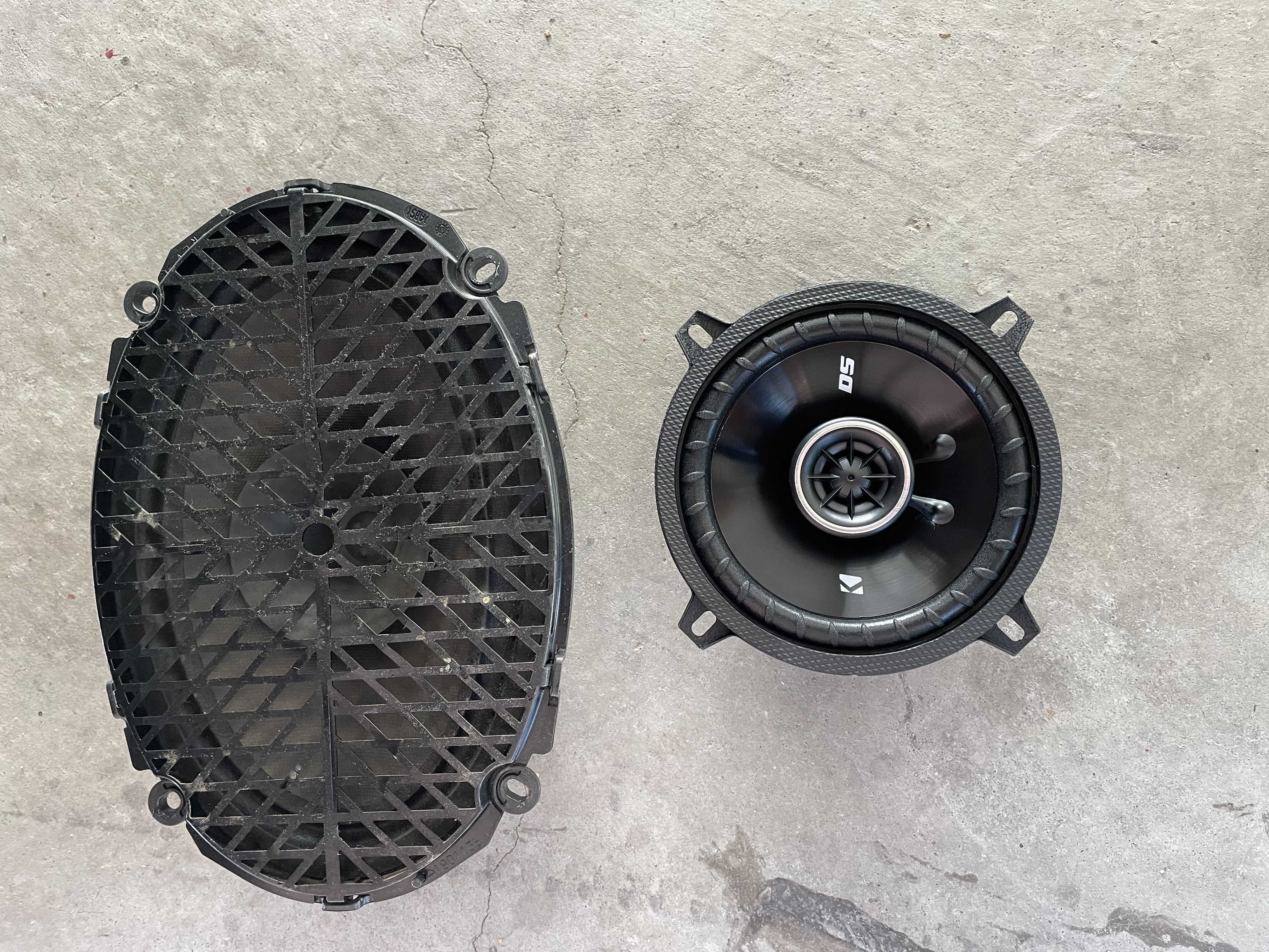 Kicker 43dsc6504 Kicker DSC50 (130mm) Coaxial Speakers