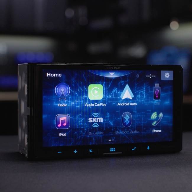 Alpine iLX-W670 and 4-channel Amp Package Includes iLX-W670