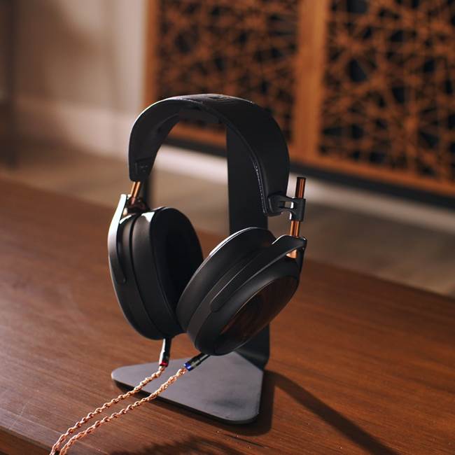 Meze Audio LIRIC (2nd Generation) Closed-back wired Isodynamic