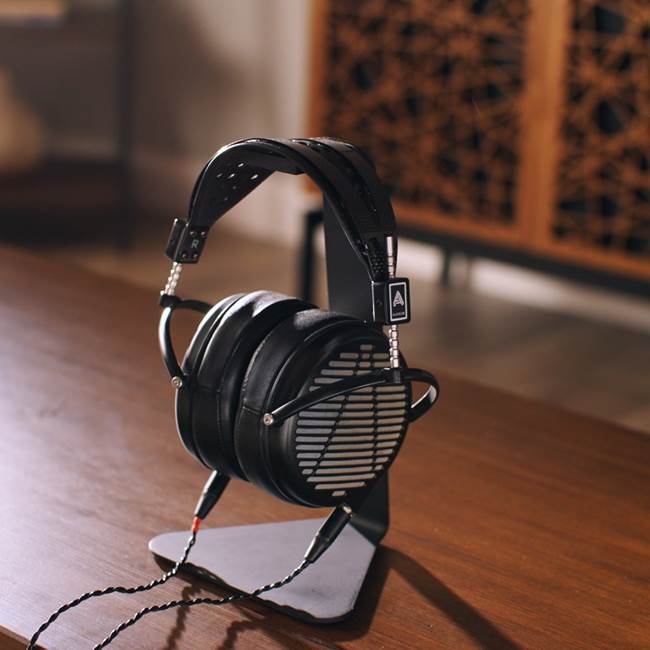 Audeze LCD-MX4 High-performance planar magnetic headphones at