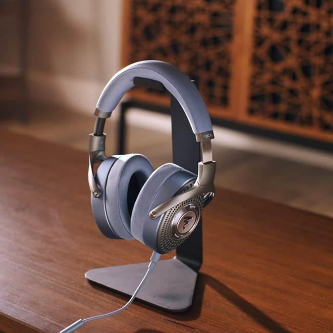Focal Azurys Closed-back wired over-ear headphones at Crutchfield