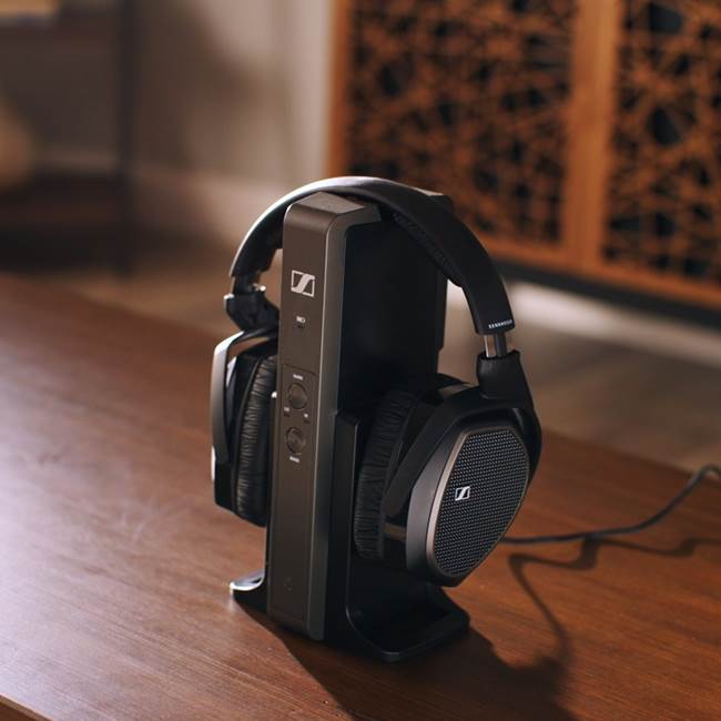 Sennheiser RS 175 Wireless TV headphones with transmitter at