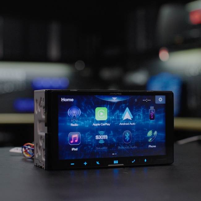 Alpine iLX-W670-S and 4-channel Amp Package Includes iLX-W670-S