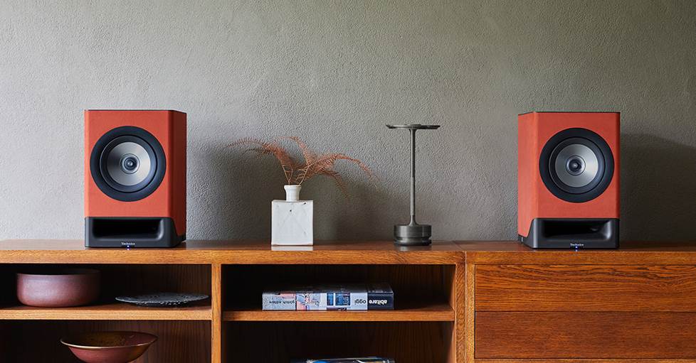 Technics CX700 powered speakers with phono input