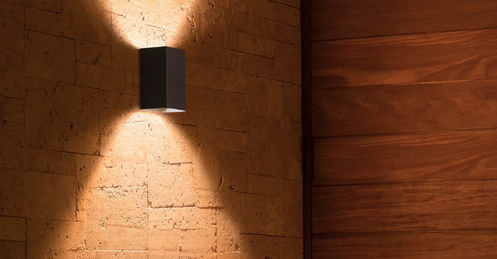 Philips Hue Resonate Outdoor Wall Light