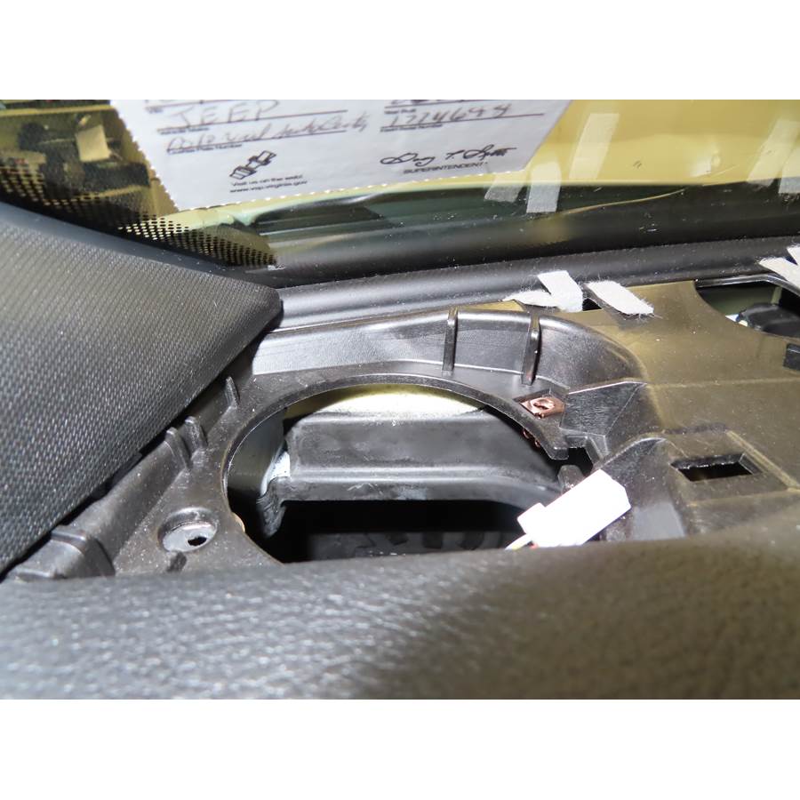 2025 Jeep Wagoneer Dash speaker removed