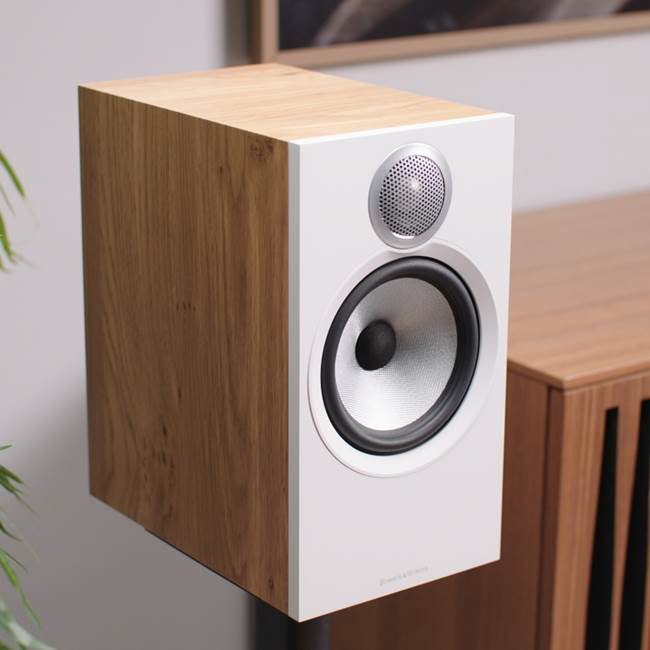 Bowers & Wilkins 606 S3 (Oak) Bookshelf speakers (Oak) at Crutchfield
