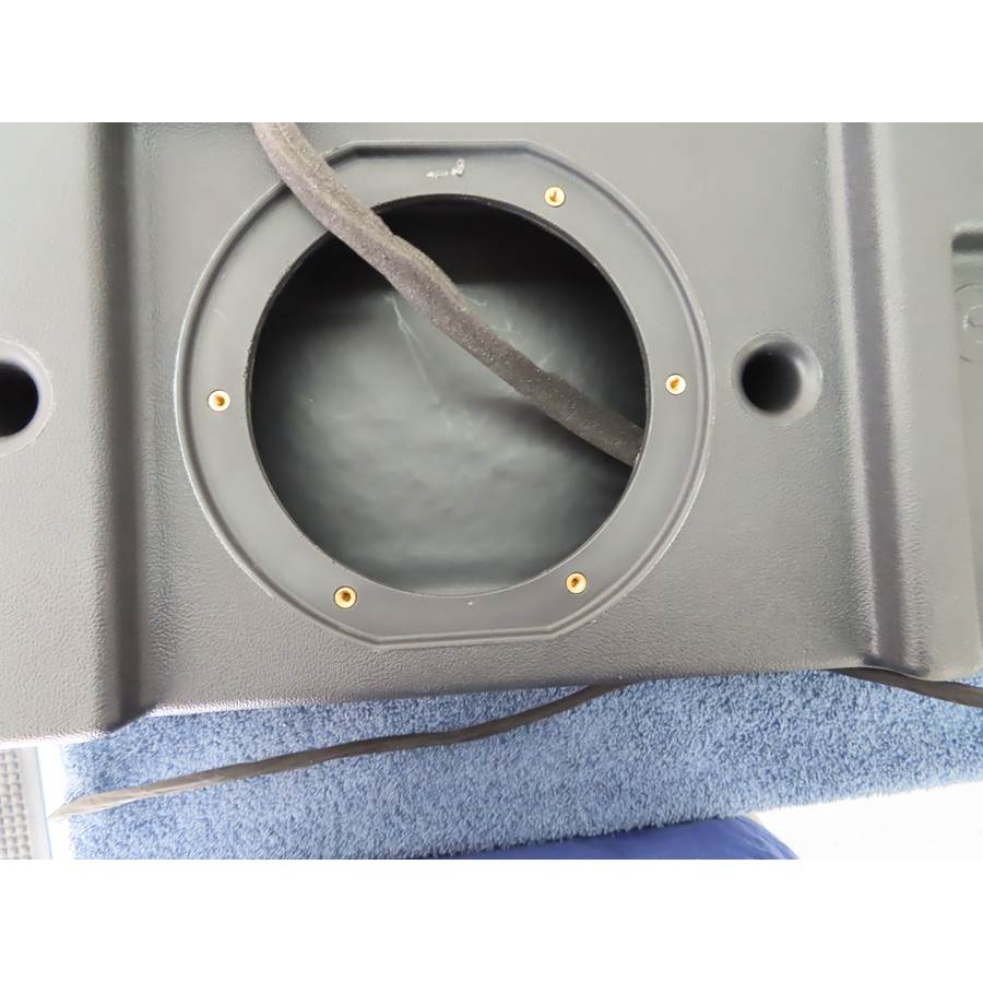 2019 Nissan Kicks Rear hatch speaker removed