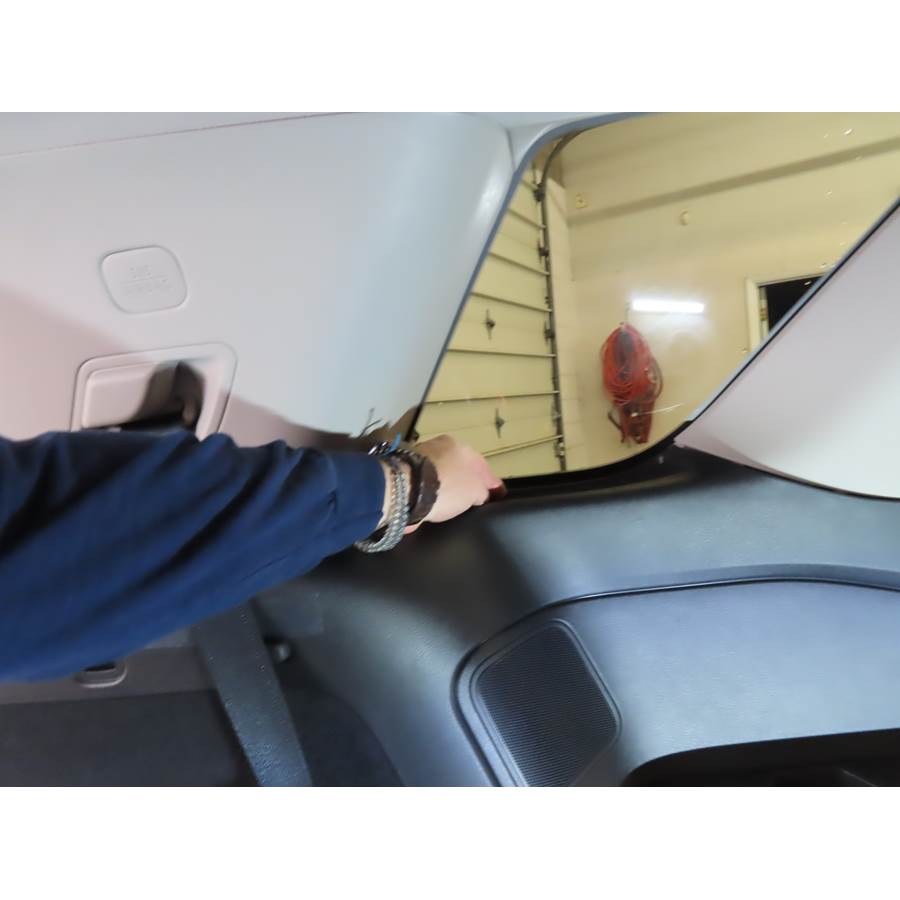 2022 Nissan Pathfinder Mid-rear speaker location