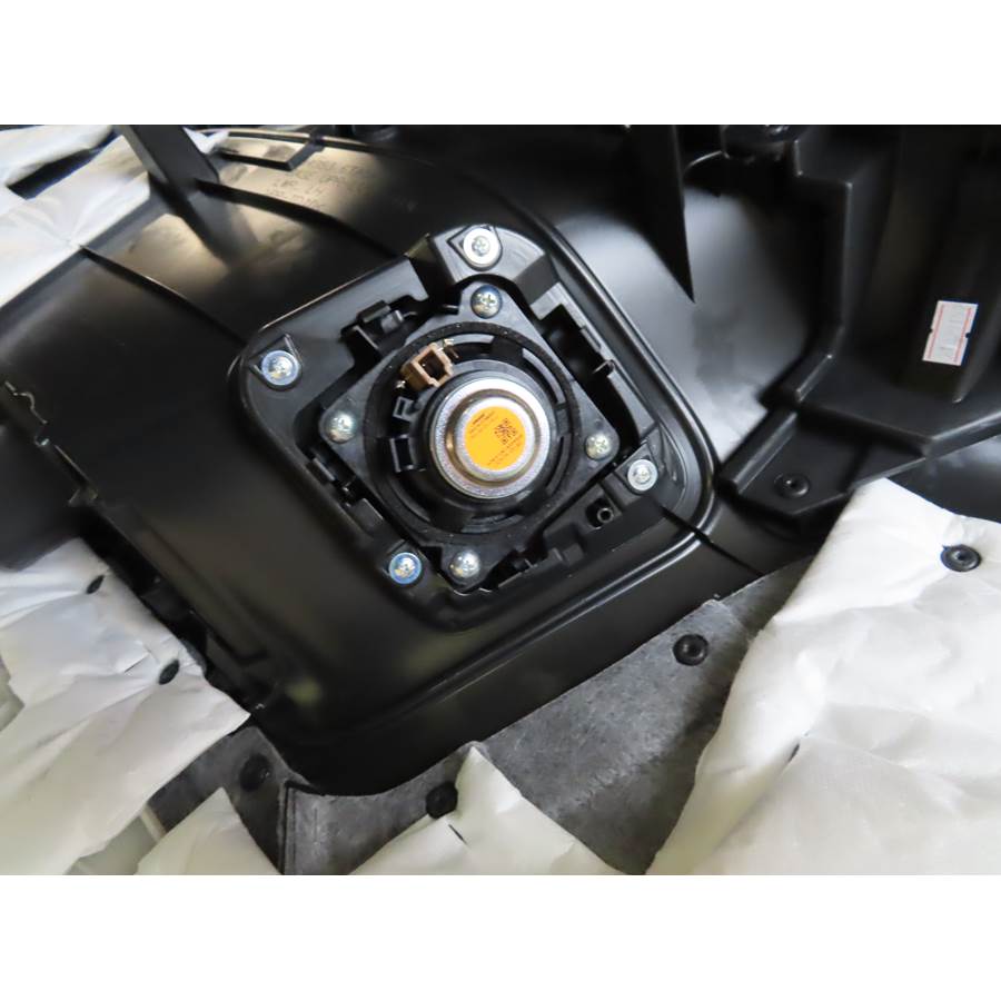 2022 Nissan Pathfinder Mid-rear speaker