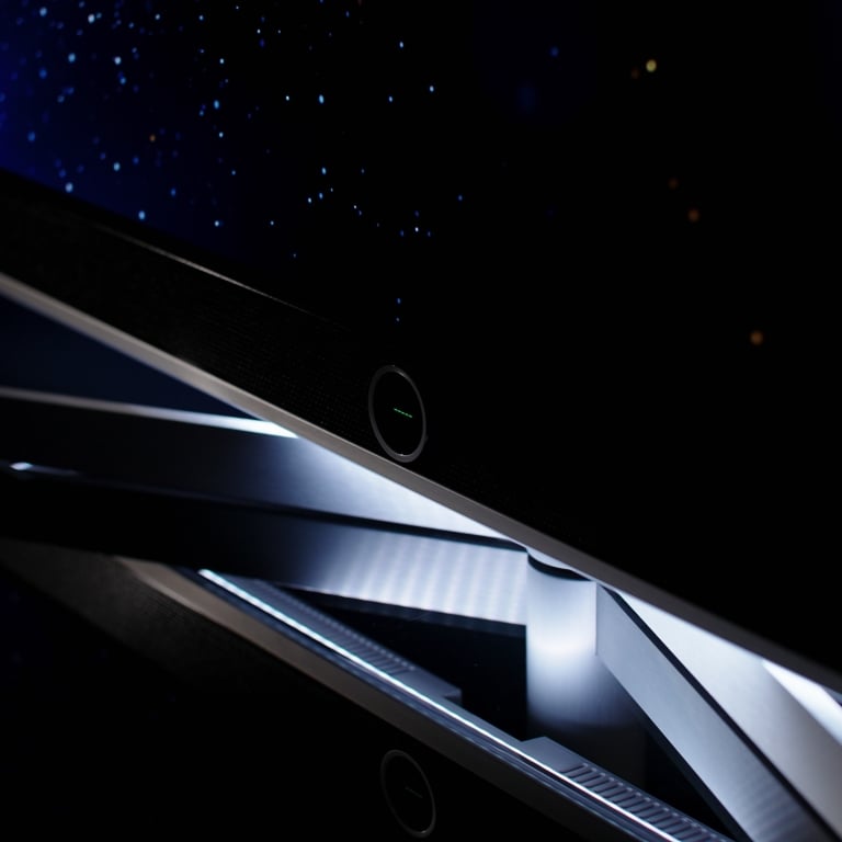 Light up display underneath Loewe Stellar panel
