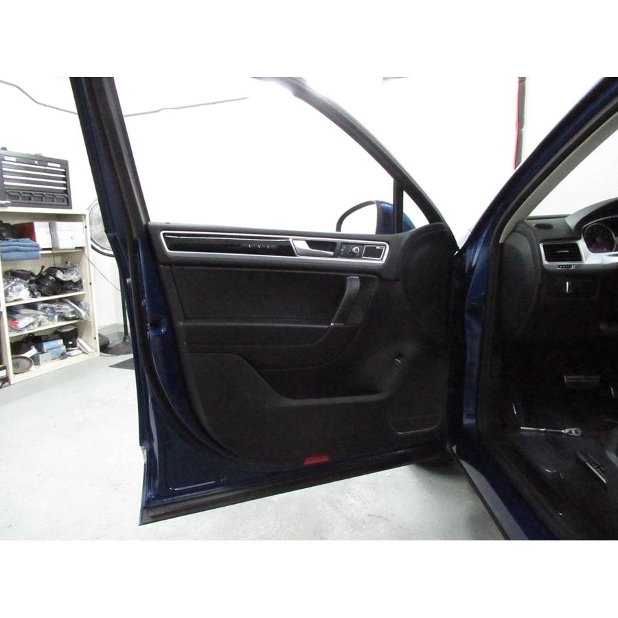 2015 Volkswagen Touareg Front door speaker location