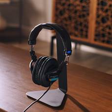 Sony MDR-7506 Closed-back studio monitor wired headphones at