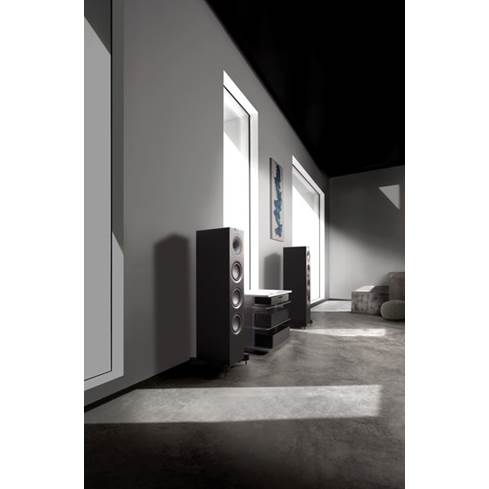 KEF Q550 floor-standing speaker