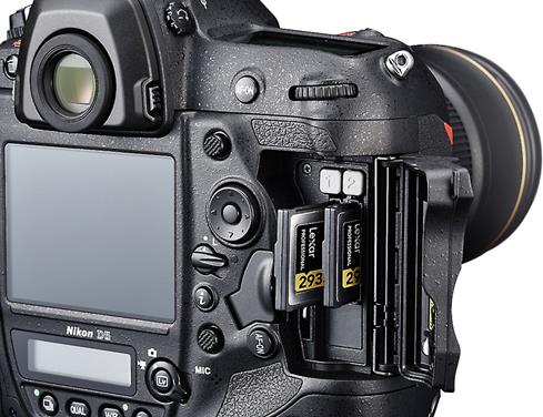 Nikon D5 dual media slots