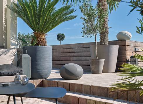 Focal Littora 200 OD Stone 8 speakers on patio