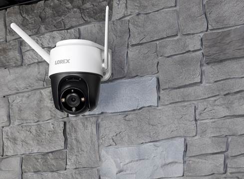 Lorex 2K Pan-Tilt Outdoor Wi-Fi Security Camera Plug-in outdoor