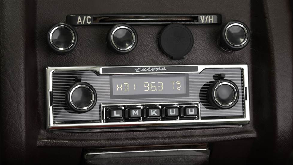 RetroSound Europa M4HD AM/FM digital media receiver