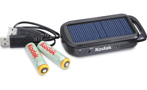 ikke noget slump Maleri Kodak KS100 Portable solar/USB battery charger plus two "AA" rechargeable  batteries at Crutchfield