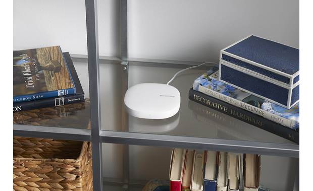 Samsung SmartThings Hub (2018) Small and sleek enough to tuck in anywhere