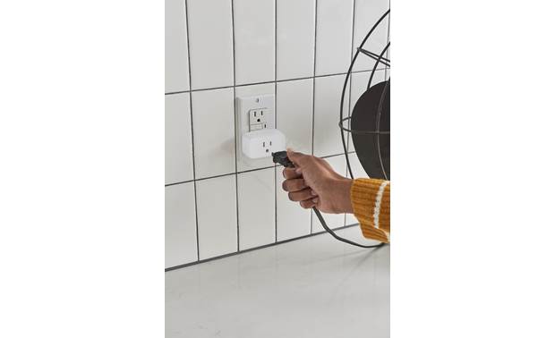 Samsung SmartThings Wifi Smart Plug (2019) Plug in anything you want to control from afar