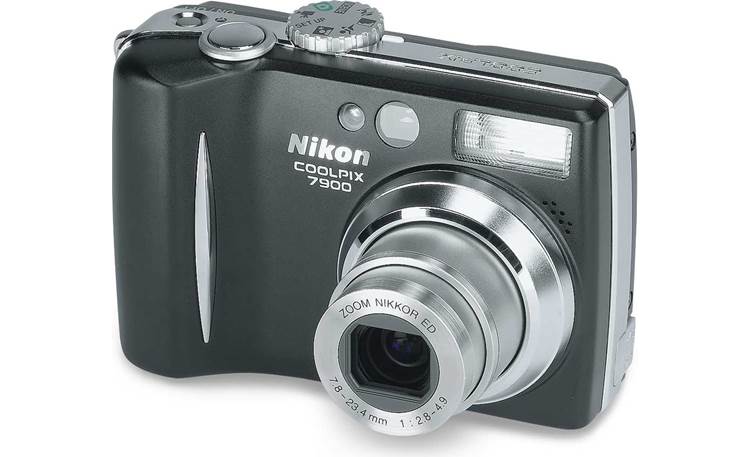 Nikon Coolpix 7900 Front