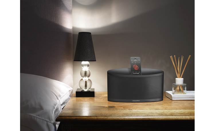 Bowers & Wilkins Z2 Black - bedroom (iPhone not included)