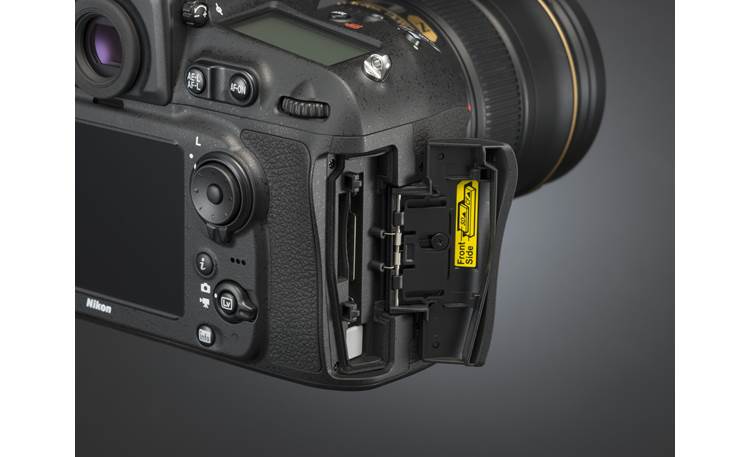 Nikon D810 Filmmaker's Kit Dual media slots