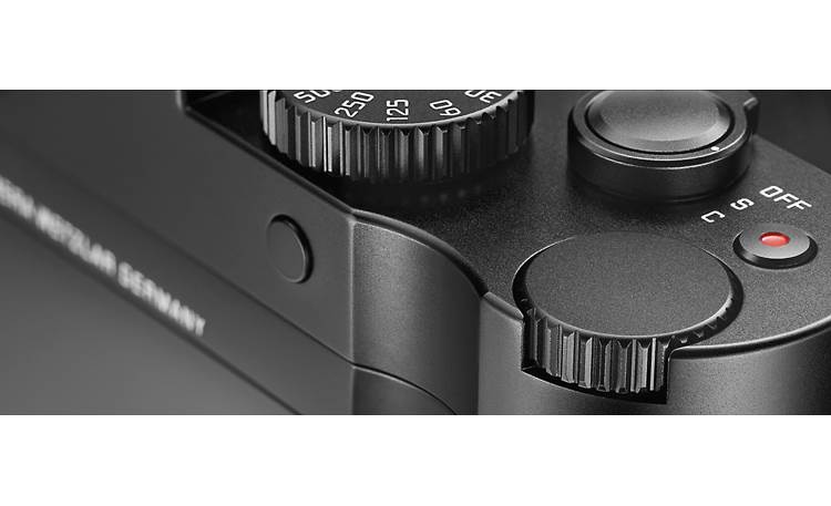 Leica Q (Typ 116) Convenient shutter and command dials on top plate