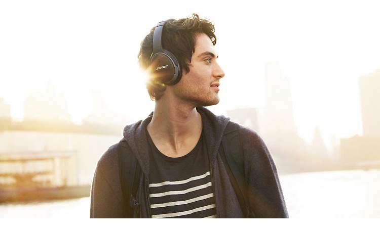 Bose® SoundLink® around-ear wireless headphones II Move around without wires