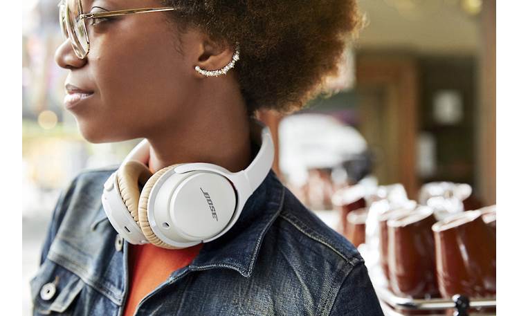 Bose® SoundLink® around-ear wireless headphones II Move around without wires
