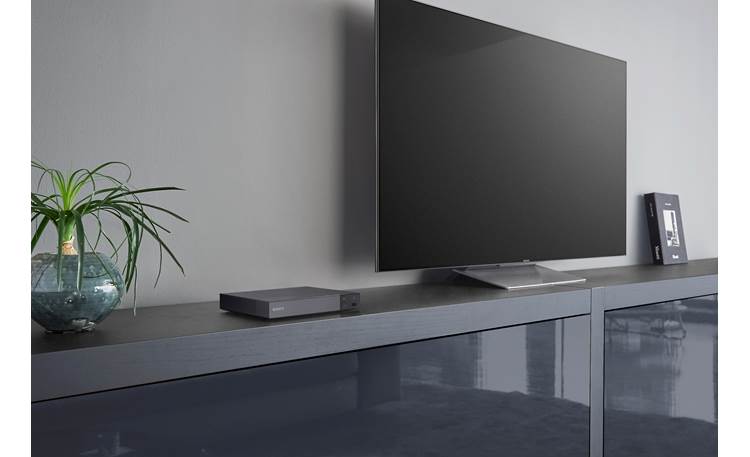 Sony BDP-S6700 Compact design fits into your TV setup