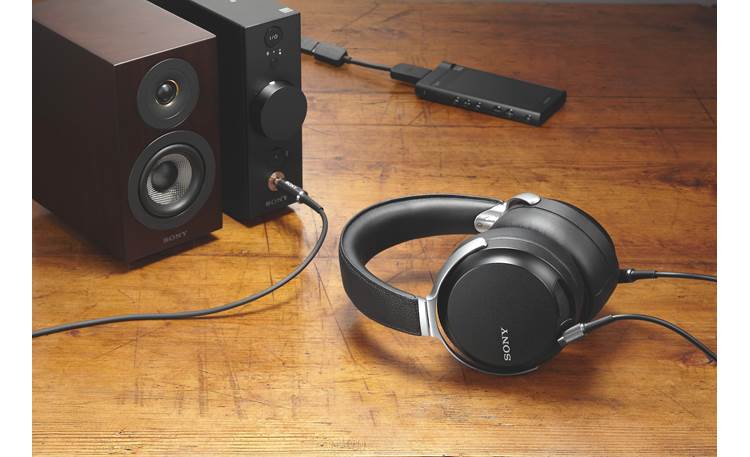 Sony CAS-1 Enjoy high-resolution sound with your favorite headphones