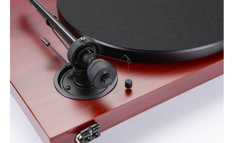 Music Hall MMF-2.3 Special Edition Close-up of tonearm and counterweight
