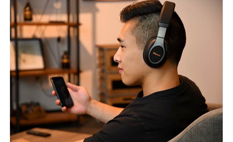 Klipsch Reference Over-ear Bluetooth® Plays music wirelessly from your phone or tablet