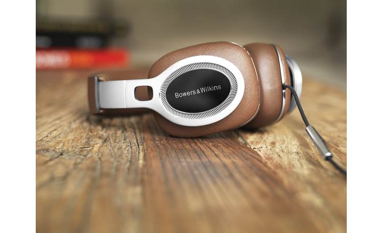Bowers & Wilkins P9 Signature Crafted of sturdy aluminum and Italian Saffiano leather