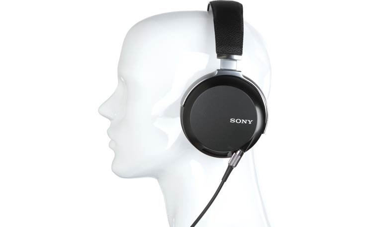 Sony MDR-Z7 Hi-res Mannequin shown for fit and scale