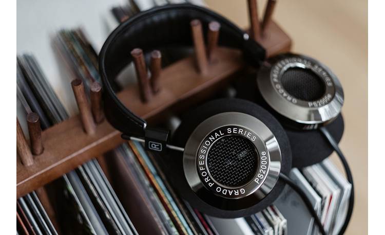 Grado PS2000e Wide leather headband, oversized earpads, and relaxed, swiveling earcups