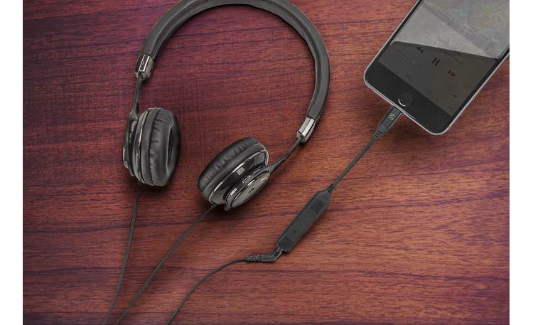 Scosche i3AA StrikeLine™ For standard headphone jacks (headphones and iPhone not included)