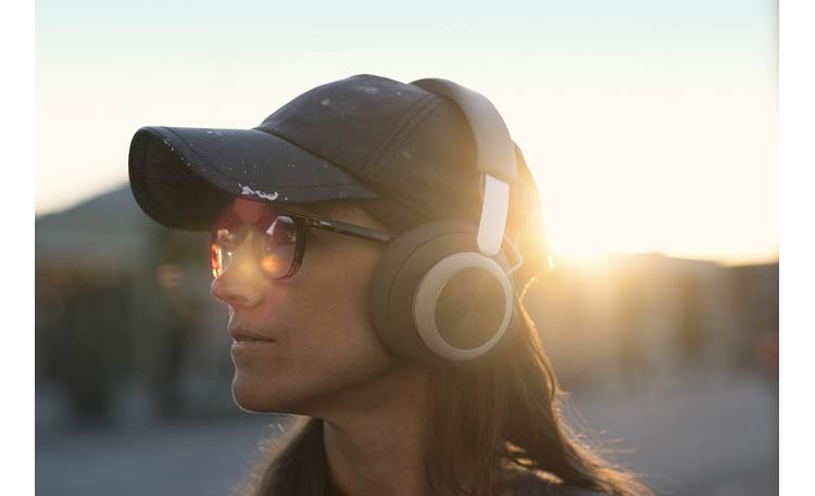 Bang & Olufsen Beoplay H4 Comfortable over-ear fit