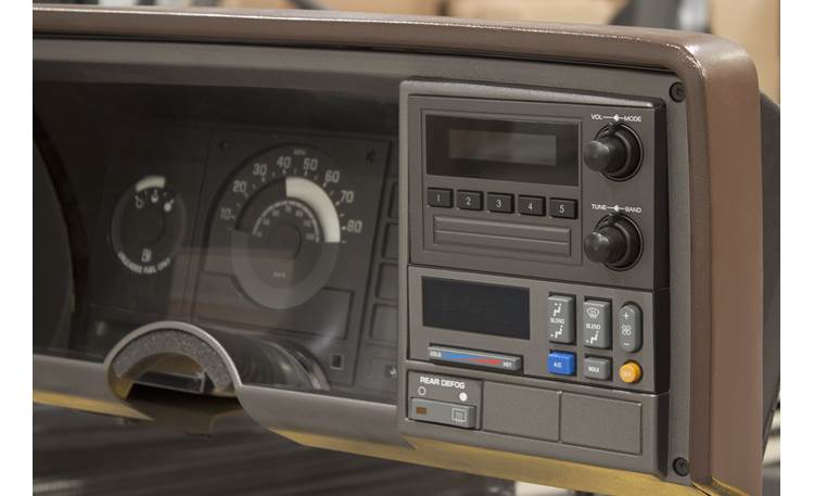 RetroSound Santa Cruz M2A This digital media receiver retains the factory look in your GM